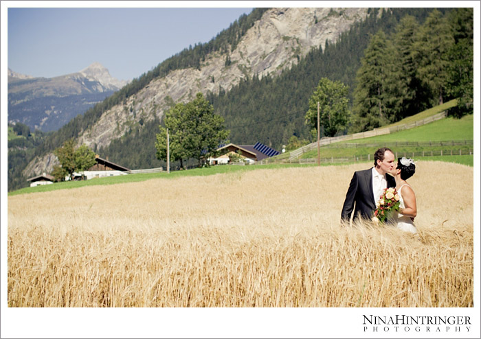 Rosi & Andreas are tying the knot on a bright sunny day | St. Jodok - Blog of Nina Hintringer Photography - Wedding Photography, Wedding Reportage and Destination Weddings