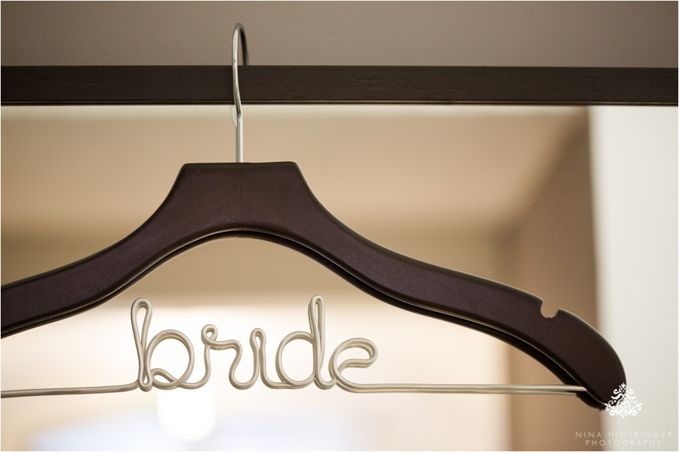 Wedding Inspirations | Personalized Wedding Hanger for your Wedding Dress - Blog of Nina Hintringer Photography - Wedding Photography, Wedding Reportage and Destination Weddings