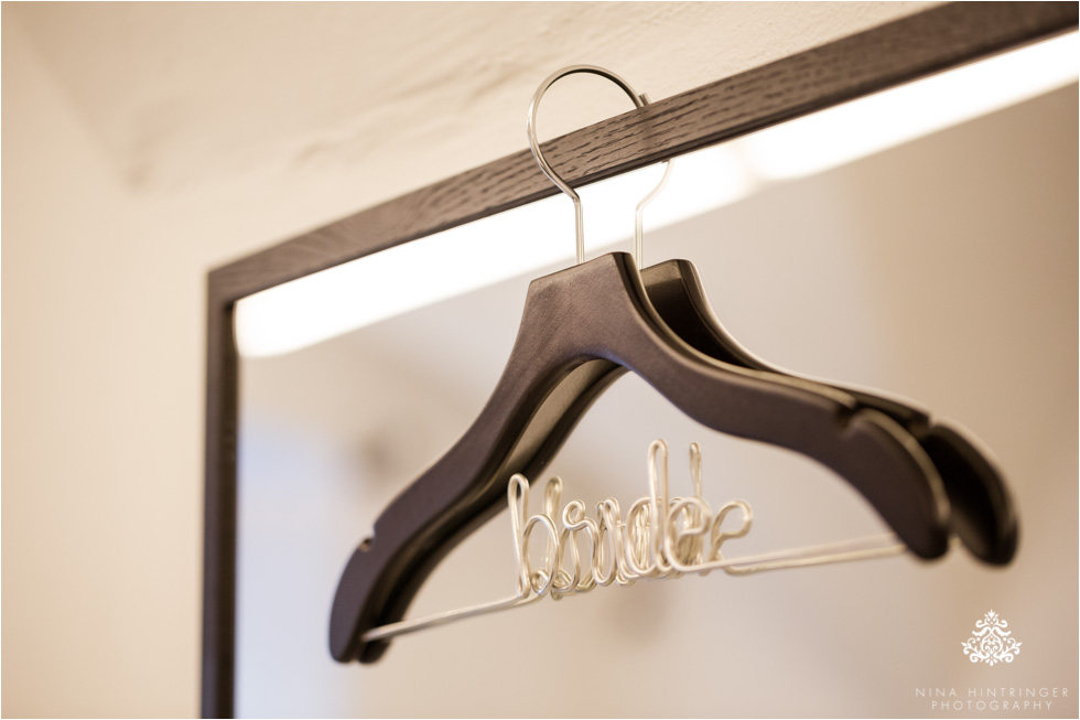 Wedding Inspirations | Personalized Wedding Hanger for your Wedding Dress - Blog of Nina Hintringer Photography - Wedding Photography, Wedding Reportage and Destination Weddings