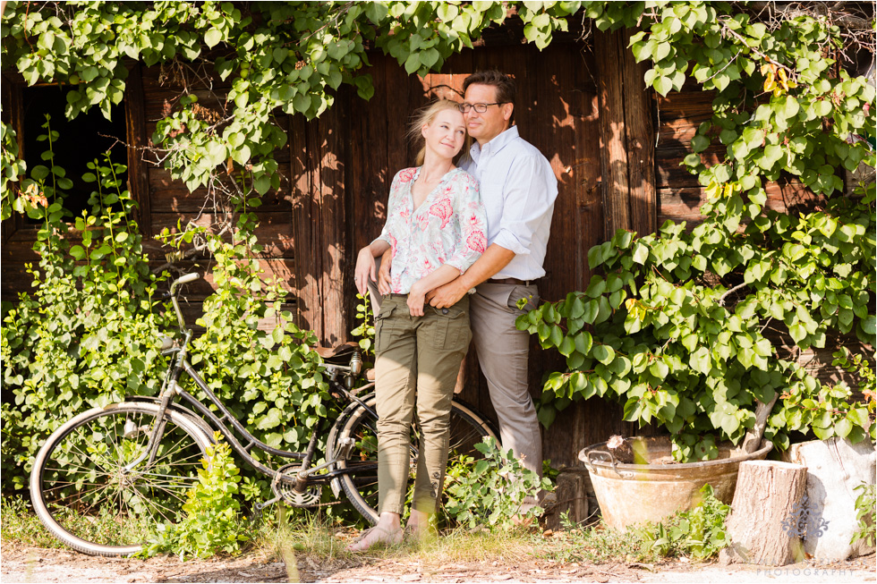 Engagement shoot with a vintage bike at sunset | Saskia & Christian - Blog of Nina Hintringer Photography - Wedding Photography, Wedding Reportage and Destination Weddings