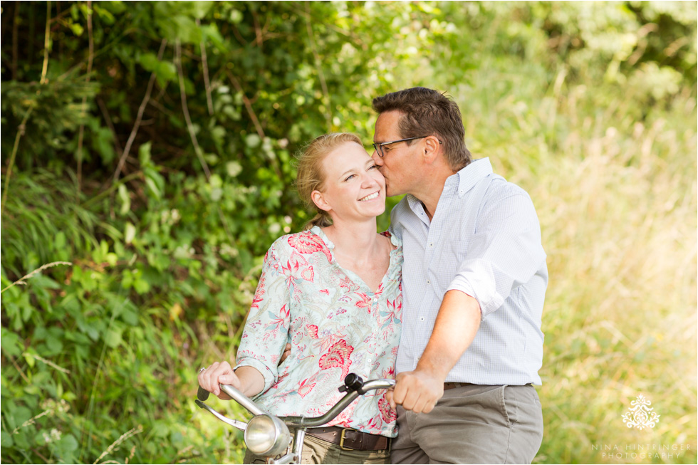 Engagement shoot with a vintage bike at sunset | Saskia & Christian - Blog of Nina Hintringer Photography - Wedding Photography, Wedding Reportage and Destination Weddings