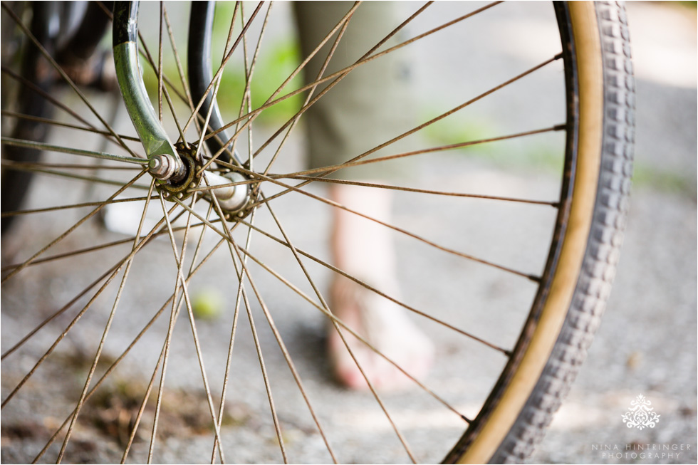 Engagement shoot with a vintage bike at sunset | Saskia & Christian - Blog of Nina Hintringer Photography - Wedding Photography, Wedding Reportage and Destination Weddings