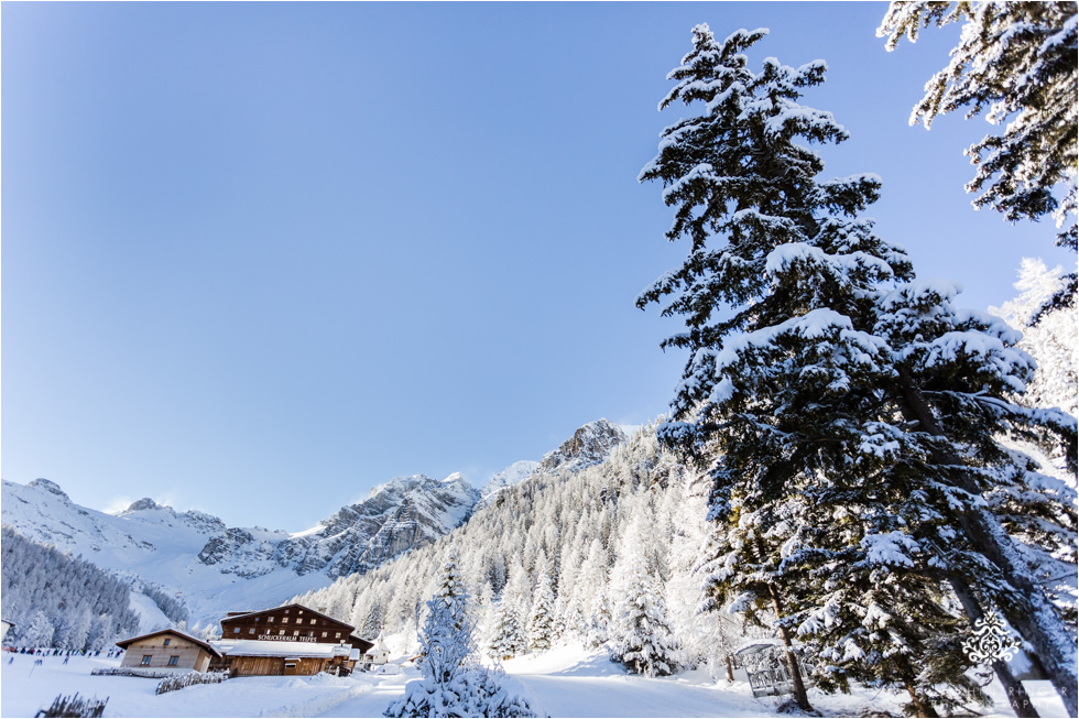 Vow Renewal in the Snow | Angela & Zane from Dubai renew their vows in beautiful snowy Austria - Blog of Nina Hintringer Photography - Wedding Photography, Wedding Reportage and Destination Weddings