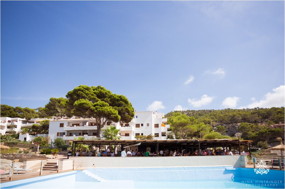 After Wedding Beach Party | Madeleine & Philip | Cala Conills, Majorca - Blog of Nina Hintringer Photography - Wedding Photography, Wedding Reportage and Destination Weddings