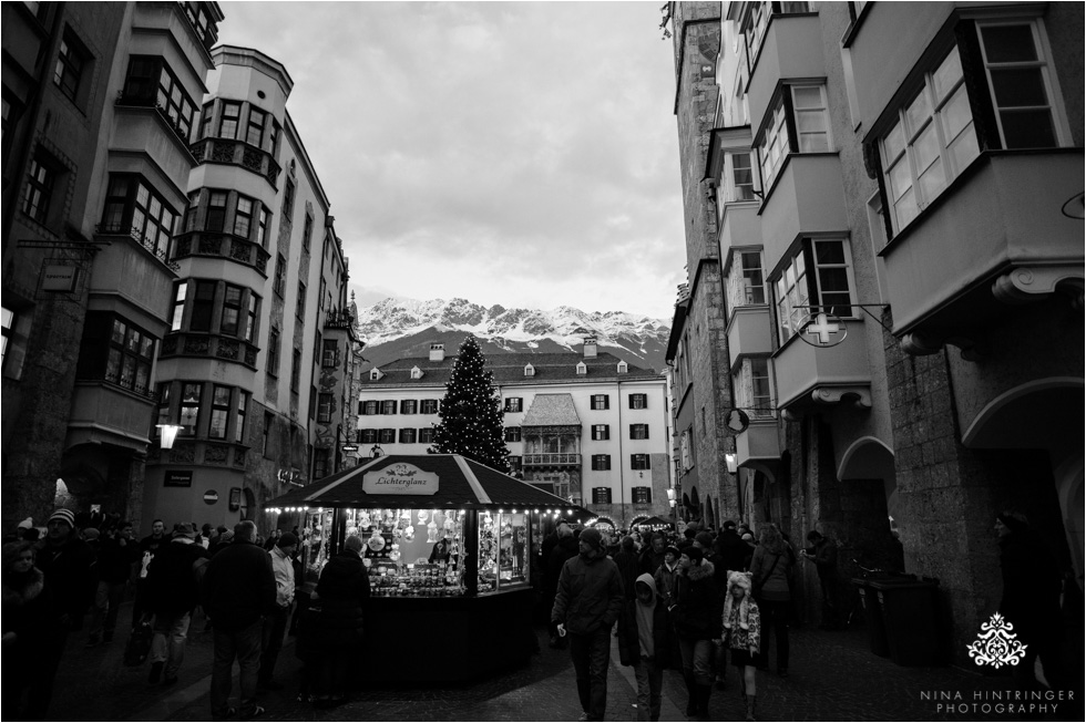 Couple Shoot in Innsbruck | Christmas Markets | Tracey & Kelly - Blog of Nina Hintringer Photography - Wedding Photography, Wedding Reportage and Destination Weddings