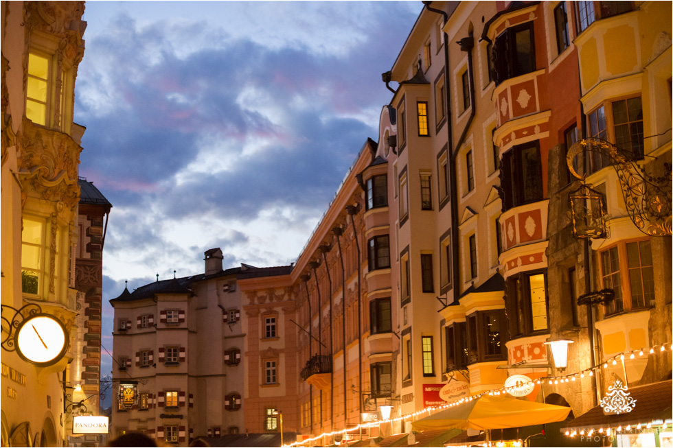 Couple Shoot in Innsbruck | Christmas Markets | Tracey & Kelly - Blog of Nina Hintringer Photography - Wedding Photography, Wedding Reportage and Destination Weddings