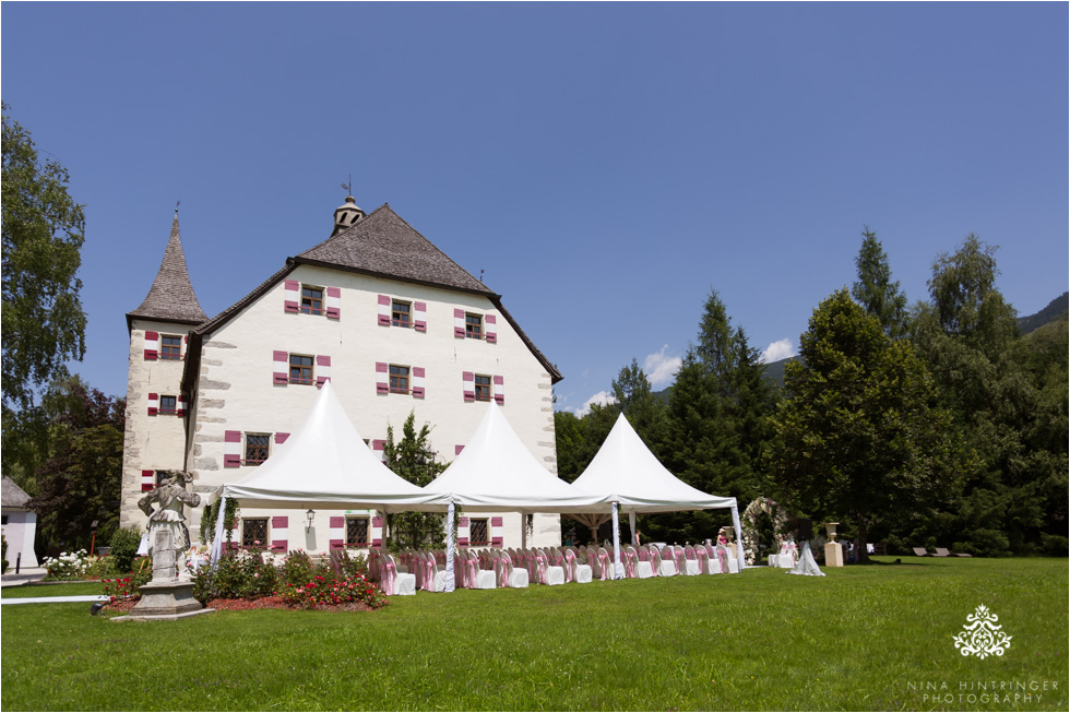 International outdoor wedding with tent at Schloss Prielau, Zell am See, Salzburg, Austria - Blog of Nina Hintringer Photography - Wedding Photography, Wedding Reportage and Destination Weddings