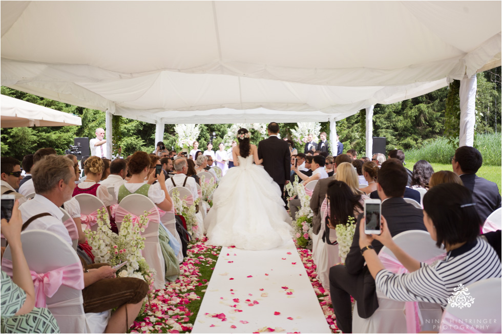 Bride and her dad walking down the aisle at Schloss Prielau, Zell am See, Salzburg, Austria - Blog of Nina Hintringer Photography - Wedding Photography, Wedding Reportage and Destination Weddings