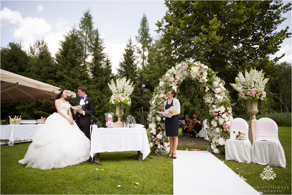 Bride and groom during their outdoor wedding ceremony at Schloss Prielau, Zell am See, Salzburg, Austria - Blog of Nina Hintringer Photography - Wedding Photography, Wedding Reportage and Destination Weddings