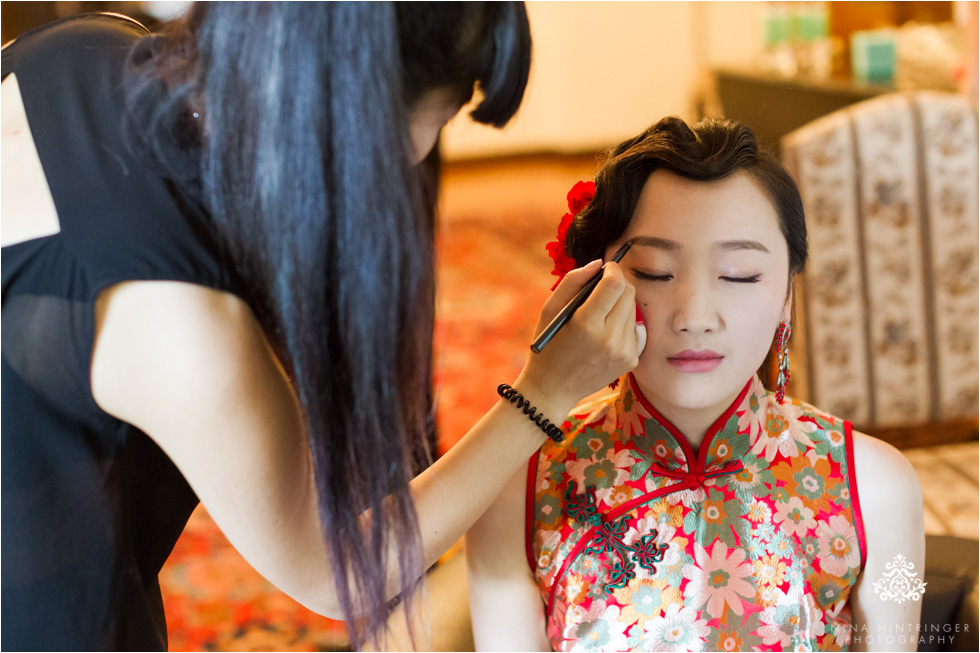Brides gets a new hairstyle and make-up for dinner at Schloss Prielau, Zell am See, Salzburg, Austria - Blog of Nina Hintringer Photography - Wedding Photography, Wedding Reportage and Destination Weddings