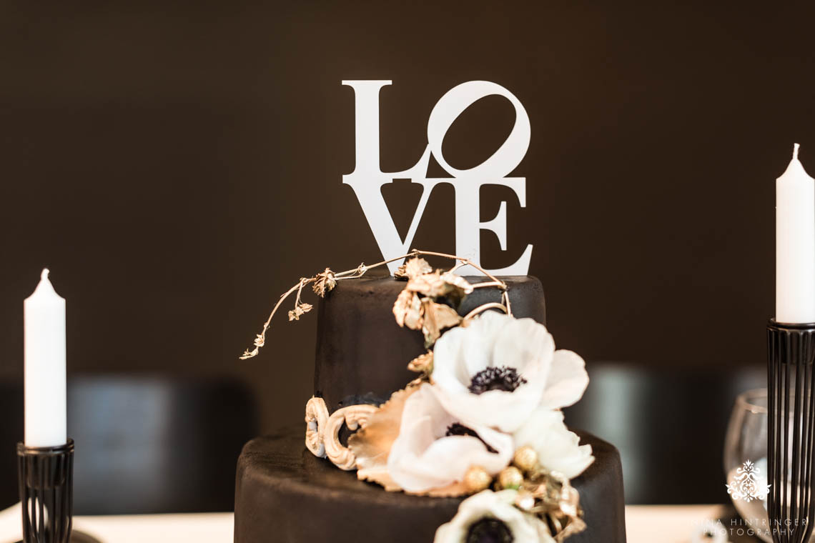 Trendy Black, White and Gold Wedding Stationery, Wedding Cake and Table Decor - Blog of Nina Hintringer Photography - Wedding Photography, Wedding Reportage and Destination Weddings