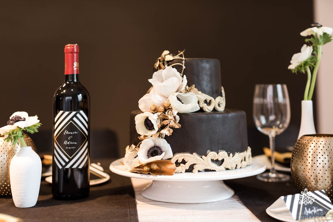 Trendy Black, White and Gold Wedding Stationery, Wedding Cake and Table Decor - Blog of Nina Hintringer Photography - Wedding Photography, Wedding Reportage and Destination Weddings