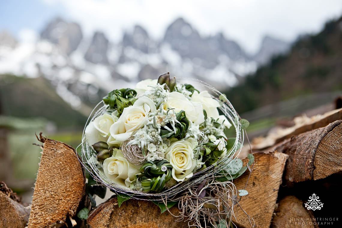 Traditional Wedding, Trachtenhochzeit, Trachtige Hochzeit, Edelweiss, Deer, Hirsch, Alpen Chic Wedding, Alpen Glam Wedding, Fotograf Trachtenhochzeit, Traditional Wedding Photographer - Blog of Nina Hintringer Photography - Wedding Photography, Wedding Reportage and Destination Weddings