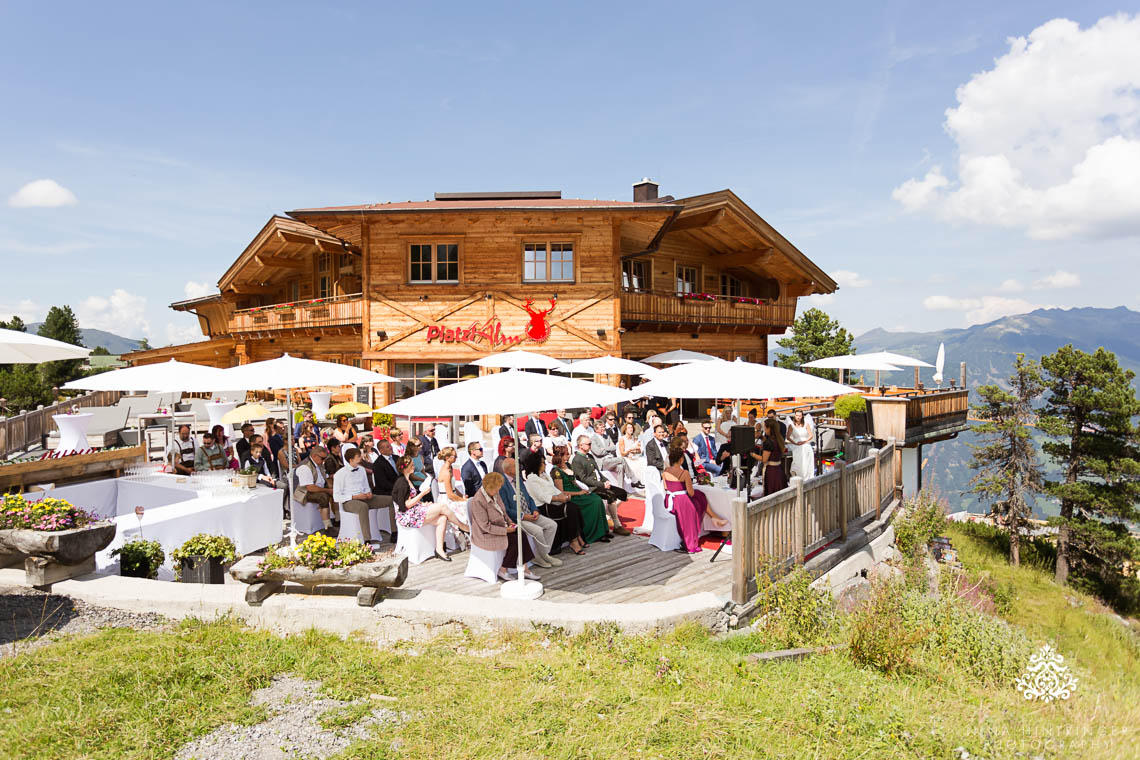 Berry themed Mountain Wedding | Platzlalm Zillertal | Angelina & Tobias - Blog of Nina Hintringer Photography - Wedding Photography, Wedding Reportage and Destination Weddings